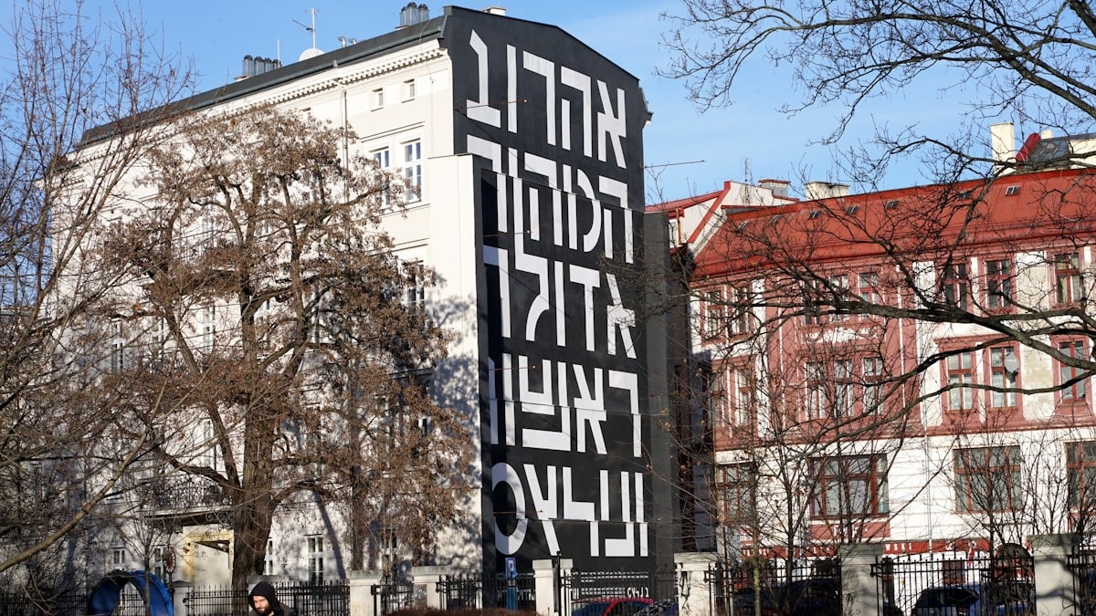 A message in Hebrew on a building in Wroclaw... (Apparently it means ניקוי . ניקוי . ניקוי - 'Cleaning.Cleaning.Cleaning.' If the author alludes to ethnical cleansing or the importance of spring cleaning is unfortunately unclear to me.) Wroclaw is a city of multiple languages and cultures living together. Throughout history its citizens often found that they are at an important cultural and geo-political European intersection. While they would prefer their city to be seen as a meeting place of dialogue, coexistence and cooperation, the city had also seen bloody wars.